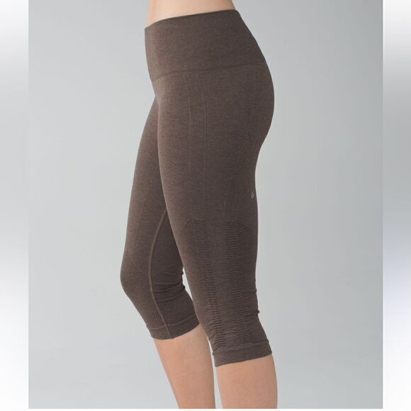 Lululemon flow crop leggings size 6 - Picture 3 of 6